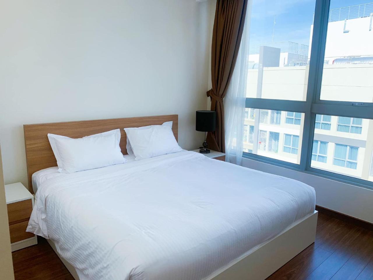 Homestay Landmark 81- Homes By Christine *