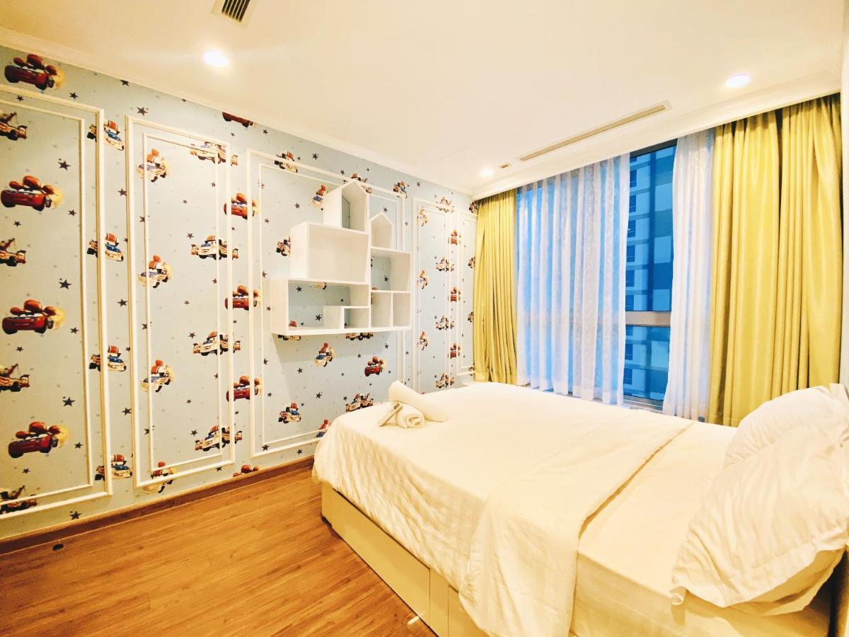 Homestay Landmark 81- Homes By Christine *